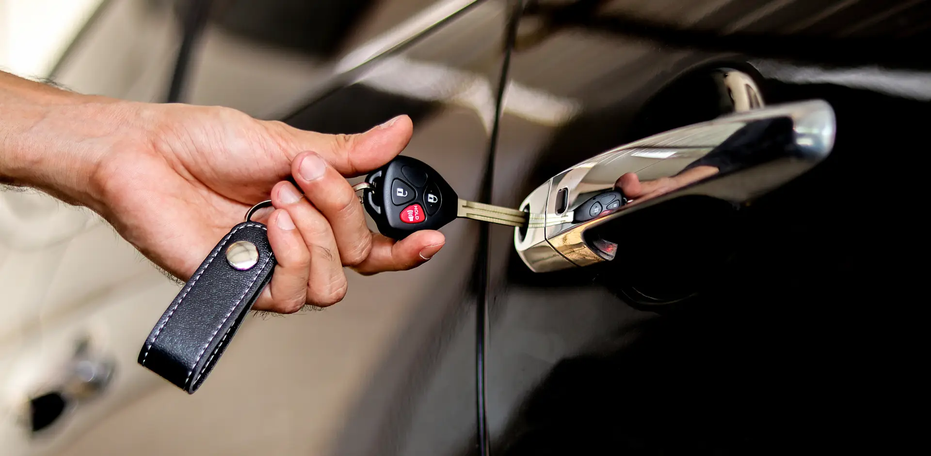 Auto locksmith on road